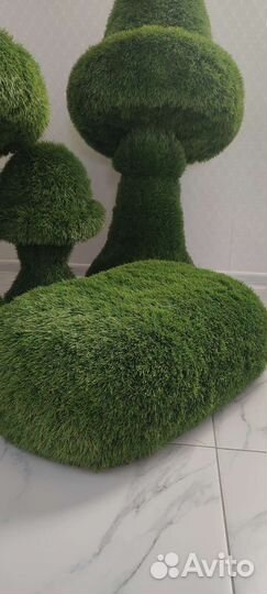 Топиарная фигура-камень из искуственного газона