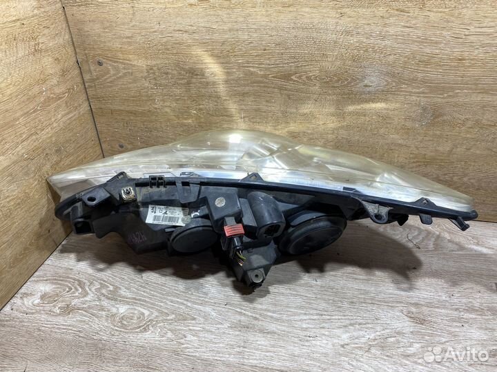 Фара передняя правая Peugeot 307 рест 142447