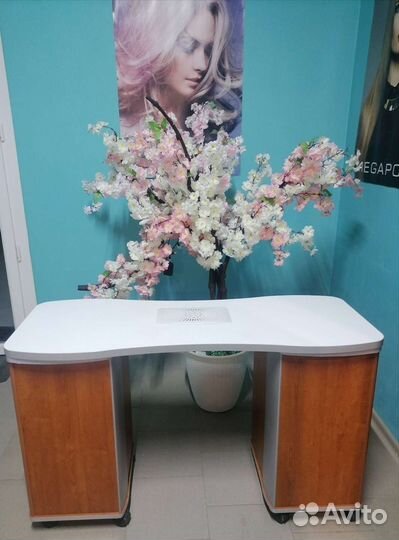 Стол маникюрный с вытяжкой