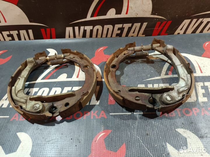 Колодки стояночного тормоза Toyota Wish XE10