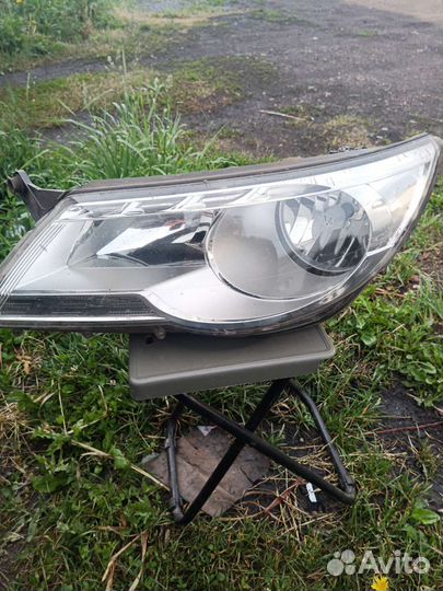Продам фару на Тигуан бу 2008г