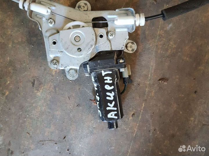 Стеклоподъемник задний правый Hyundai Accent