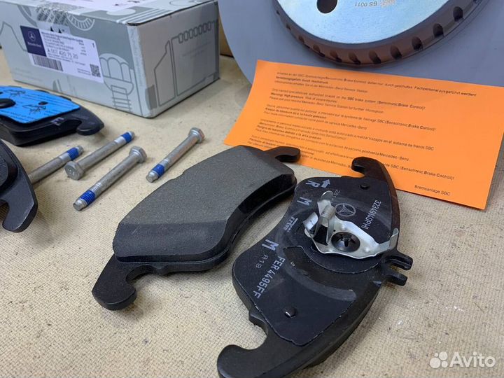 Тормозные колодки на Mercedes A0064202820