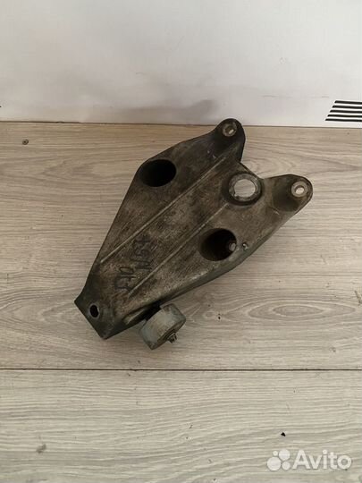 Кронштейн двигателя левый BMW 5 F10 530Dx