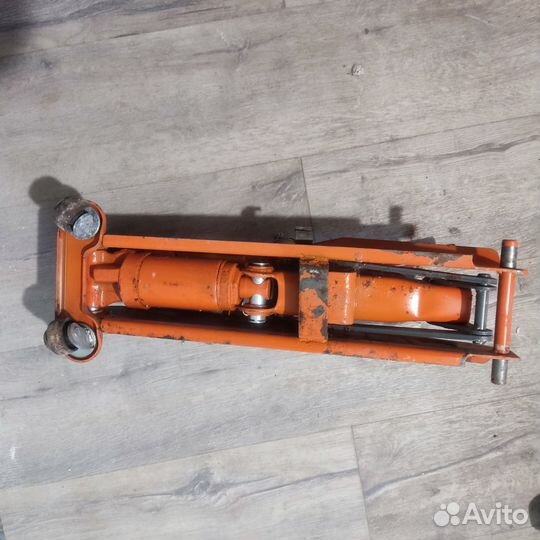 Домкрат подкатной 3 тонны бу