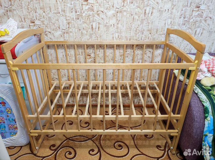Детская кроватка с матрасом