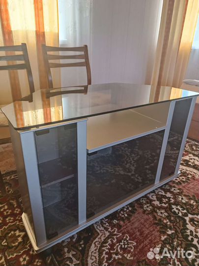 Стеклянная тумба под тв