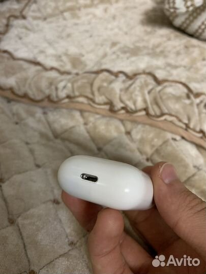 AirPods 2 с беспроводной зарядкой