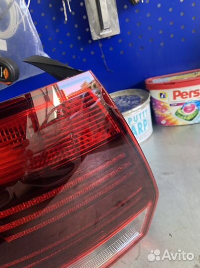 Задний левый фонарь