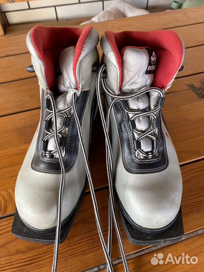 Лыжные ботинки