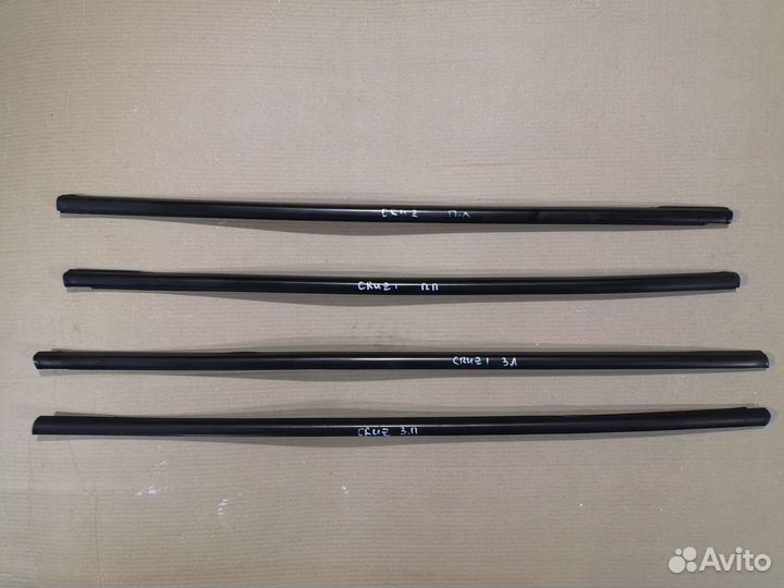 Уплотнитель стекла двери Chevrolet Cruze 2009-2015