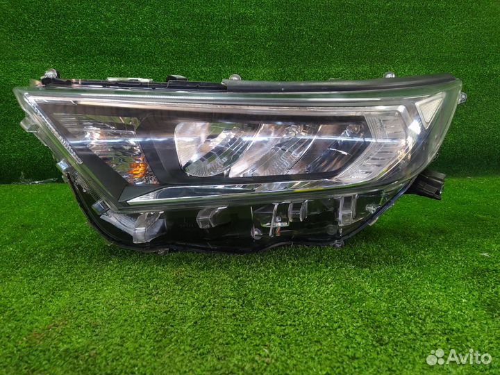 Фара передняя левая Toyota Rav-4 50 2021