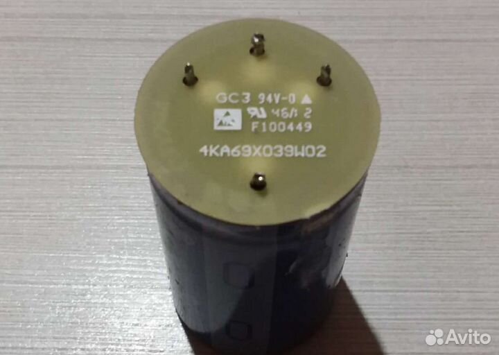 Конденсатор 820 мкФ х 400 В