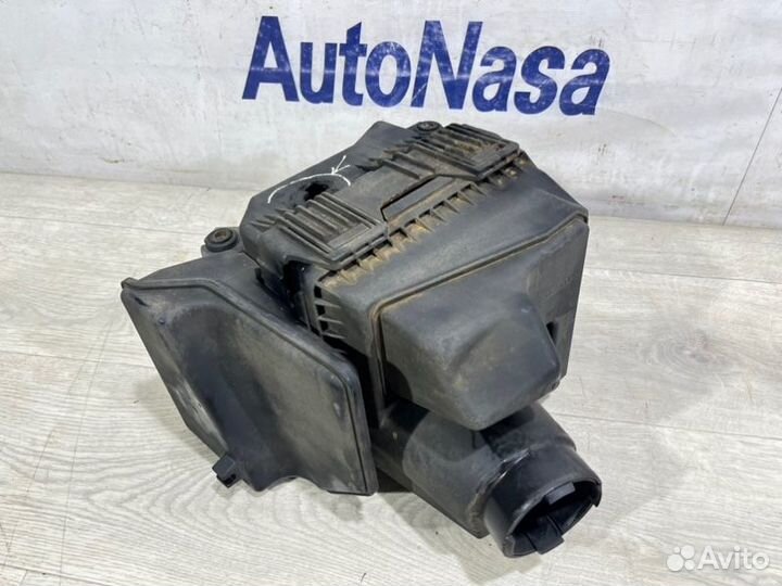 Корпус воздушного фильтра Mitsubishi Lancer 9