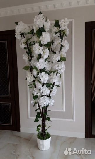 Искусственные цветы в горшках