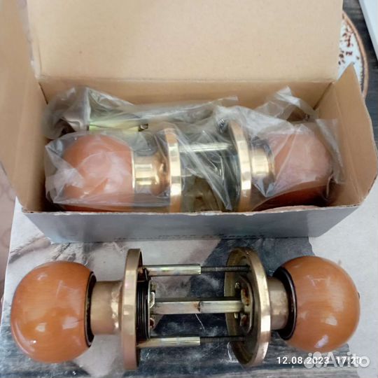 Дверные ручки с фиксатором