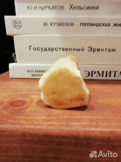 Фигурка с чётками из кости