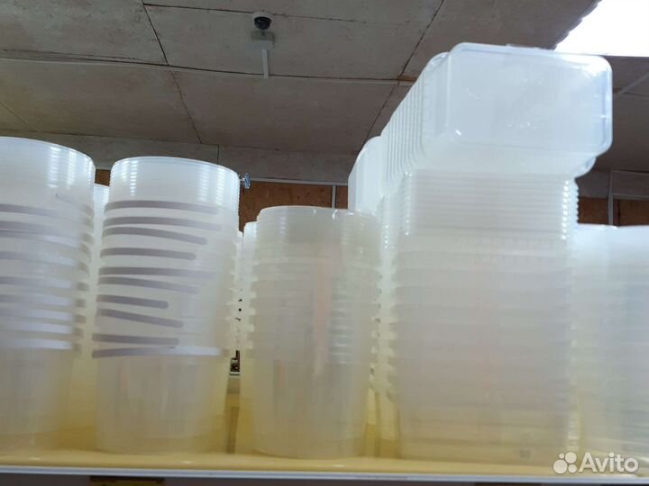 Банка пластиковая с крышкой