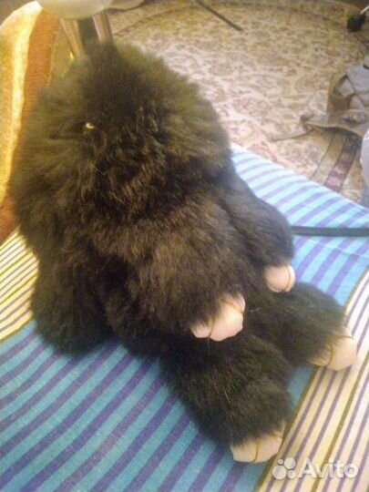 Очень пушистый чёрный заяц-брелок