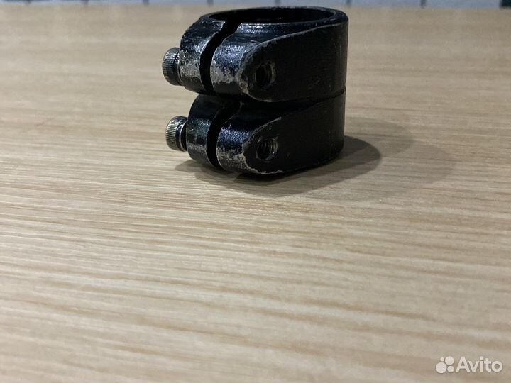 Зажим для трюкового самоката