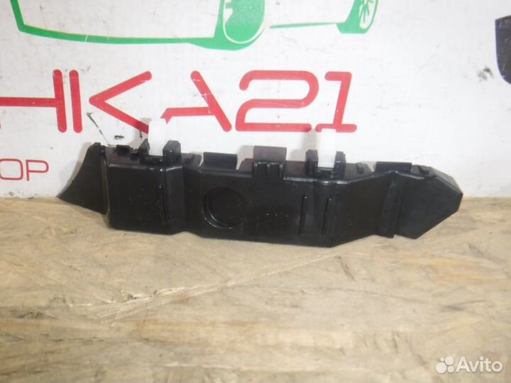 Кронштейн переднего бампера правый Kia Rio 3 (2011