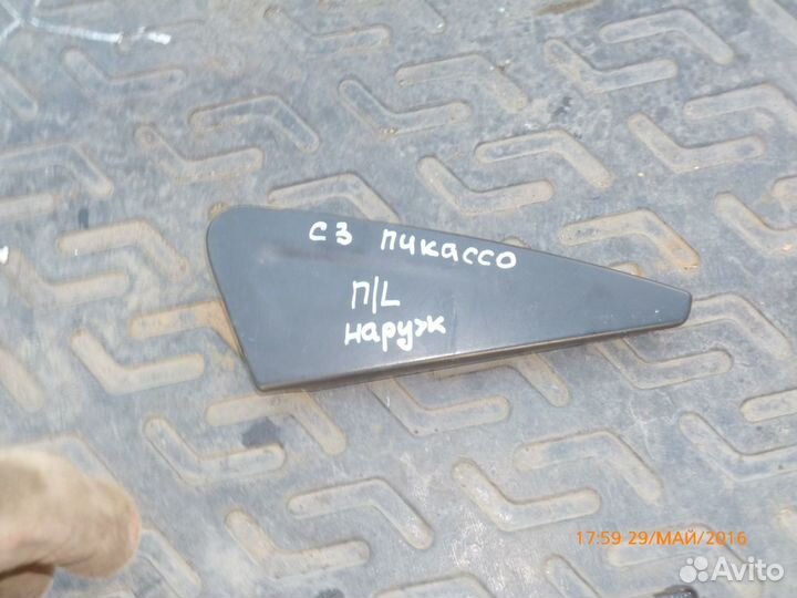 Накладка (уголок) двери Citroen C3 Picasso 2008)