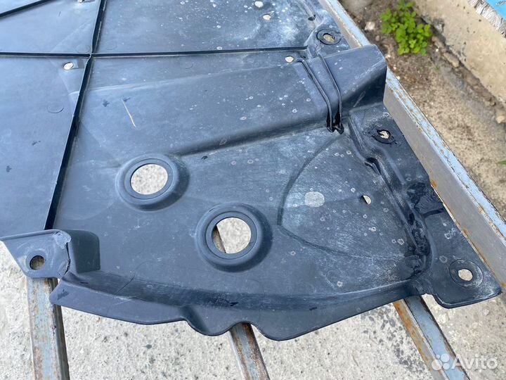 Пыльник двигателя toyota camry 70