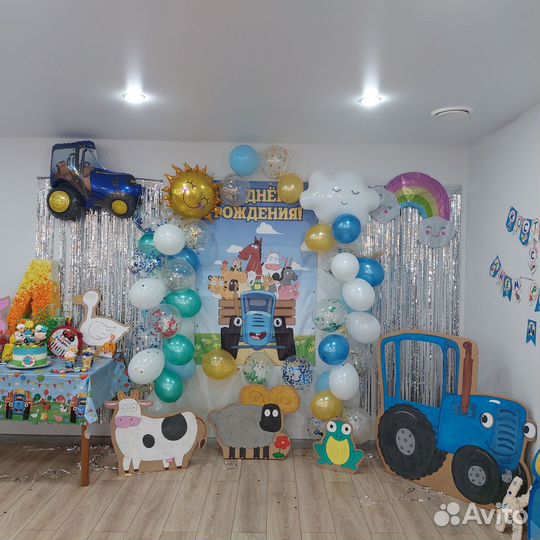 Фотозона Синий трактор