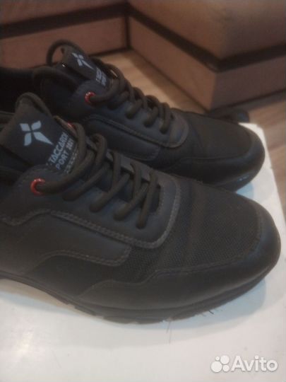 Кроссовки мужские 40 размер бу