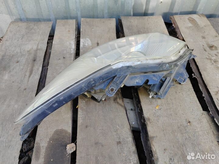 Фара левая toyota auris e150 8117002460