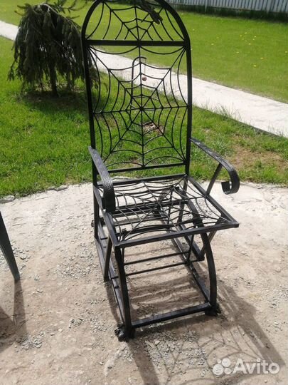 Кресло-качалка металлическое маятниковое