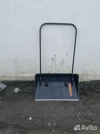 Лопата для уборки снега