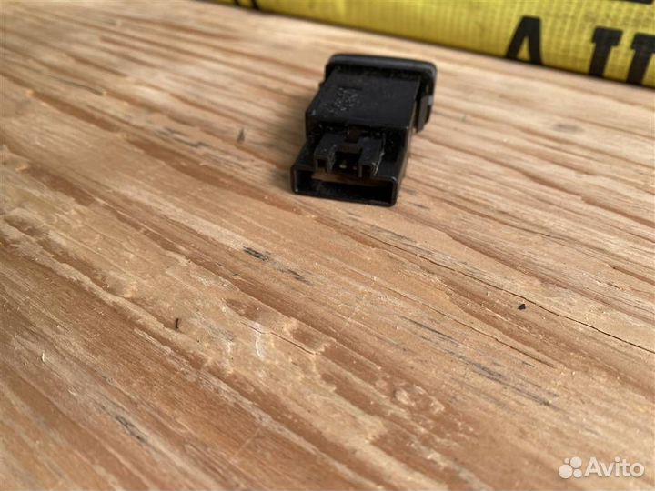 Кнопка Toyota Prius (nhw20) 2003-2011