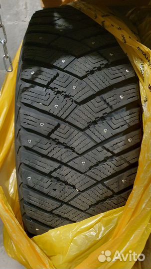 Goodyear UltraGrip Ice Arctic SUV 225/65 R17 102T