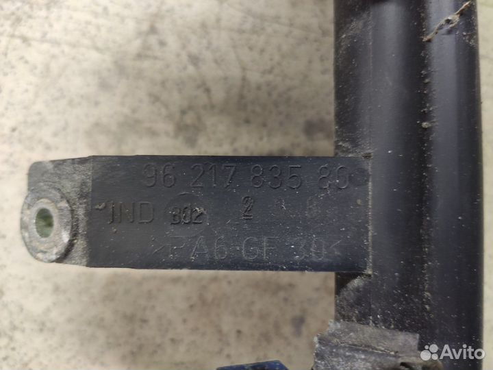 Топливная рампа Peugeot 406