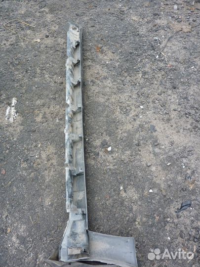 Порог правый накладка Mitsubishi Outlander 1