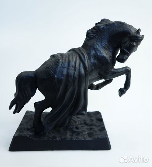 Статуэтка конь с попоной лошадь СССР литье