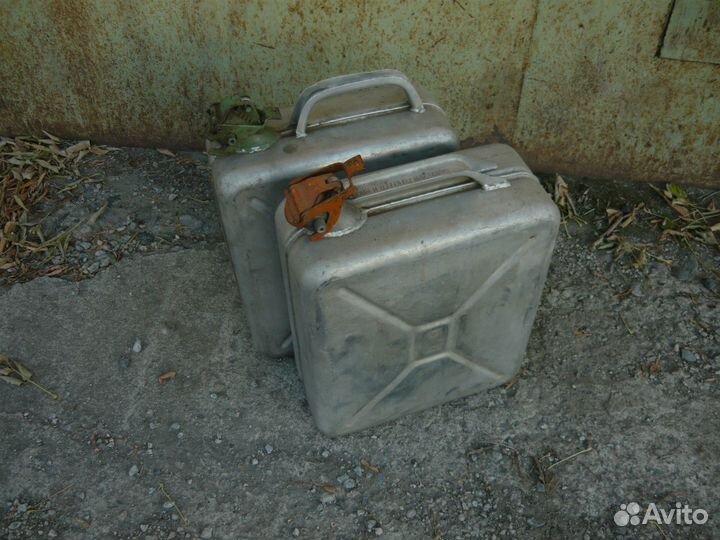 Канистра для бензина 20л