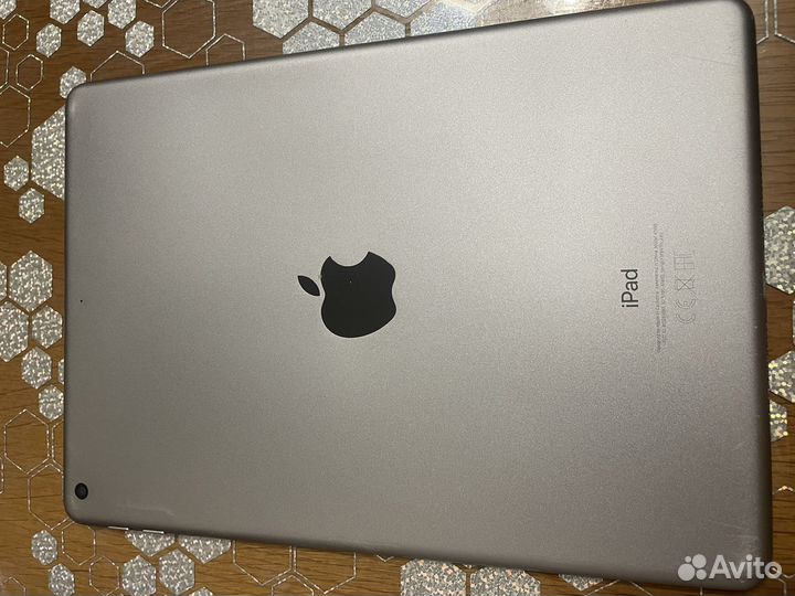 Планшет Apple iPad Wi-Fi 32GB, Model A1893