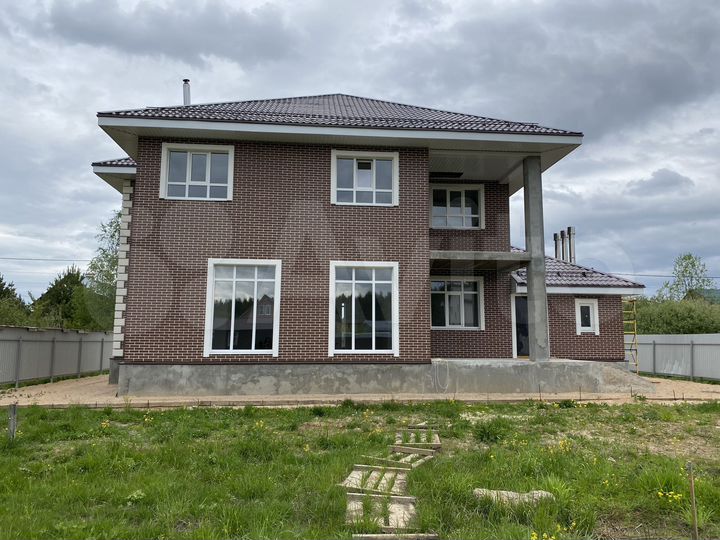 Дом 279 м² на участке 12 сот.