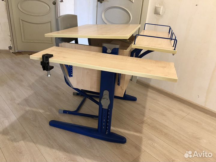 Детский письменный стол и стул