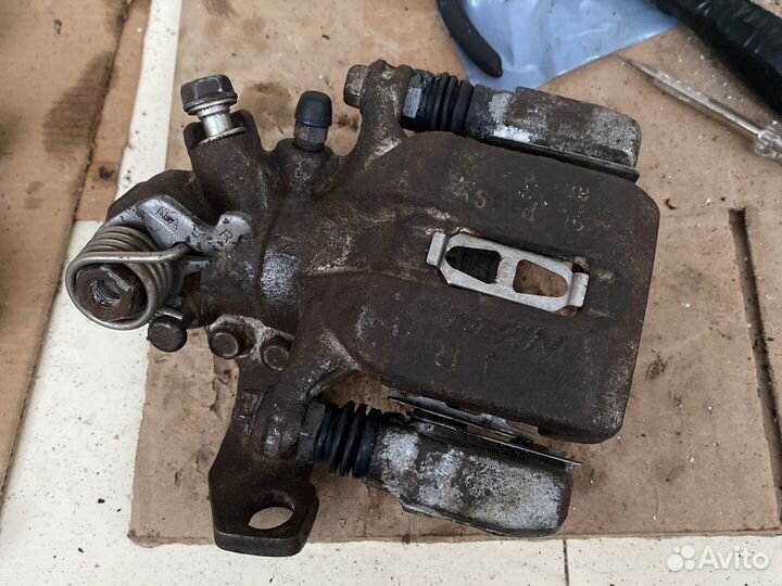 Суппорт задний правый-левый civic 8 поколения