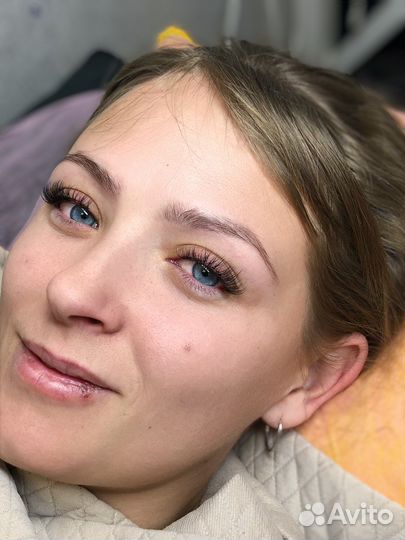 Наращивание ресниц, оформление бровей