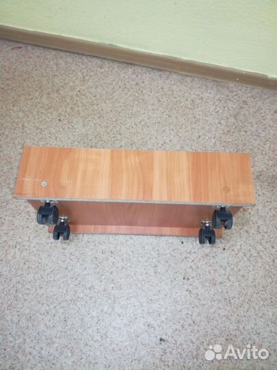 Подставка под компьютер на колесах