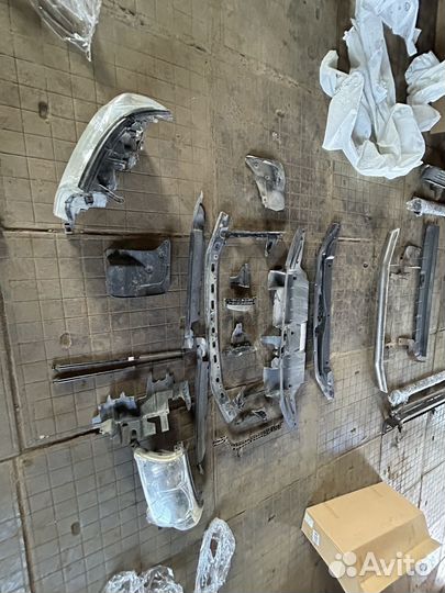 Капот,фары, бампера от Toyota Land Cruiser 200