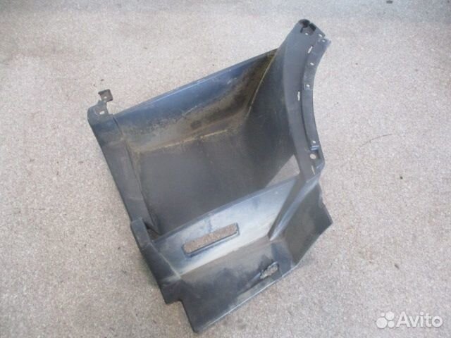 Подножка левая Volvo 82136982