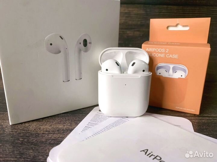 Новые AirPods 2 в упаковке