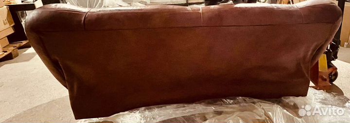 Кожаный диван
