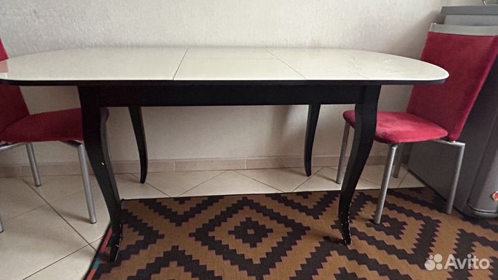 Обеденный стол