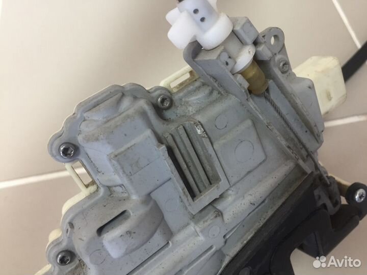 Замок двери задней левой VAG 3C4839015A